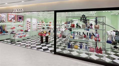 prada shop-in-shop taschen und accessoires|prada boutiques.